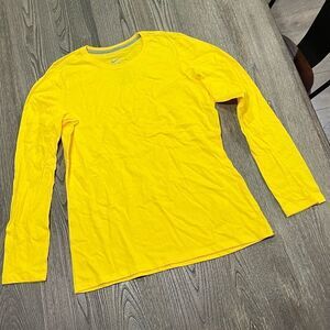 NWOT Nike Mens T-Shirt Slim Fit Long Sleeve Crewneck Pullover Cotton Yellow XL